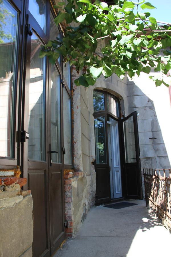 Hostel Mif Ivano-Frankivsk Ngoại thất bức ảnh